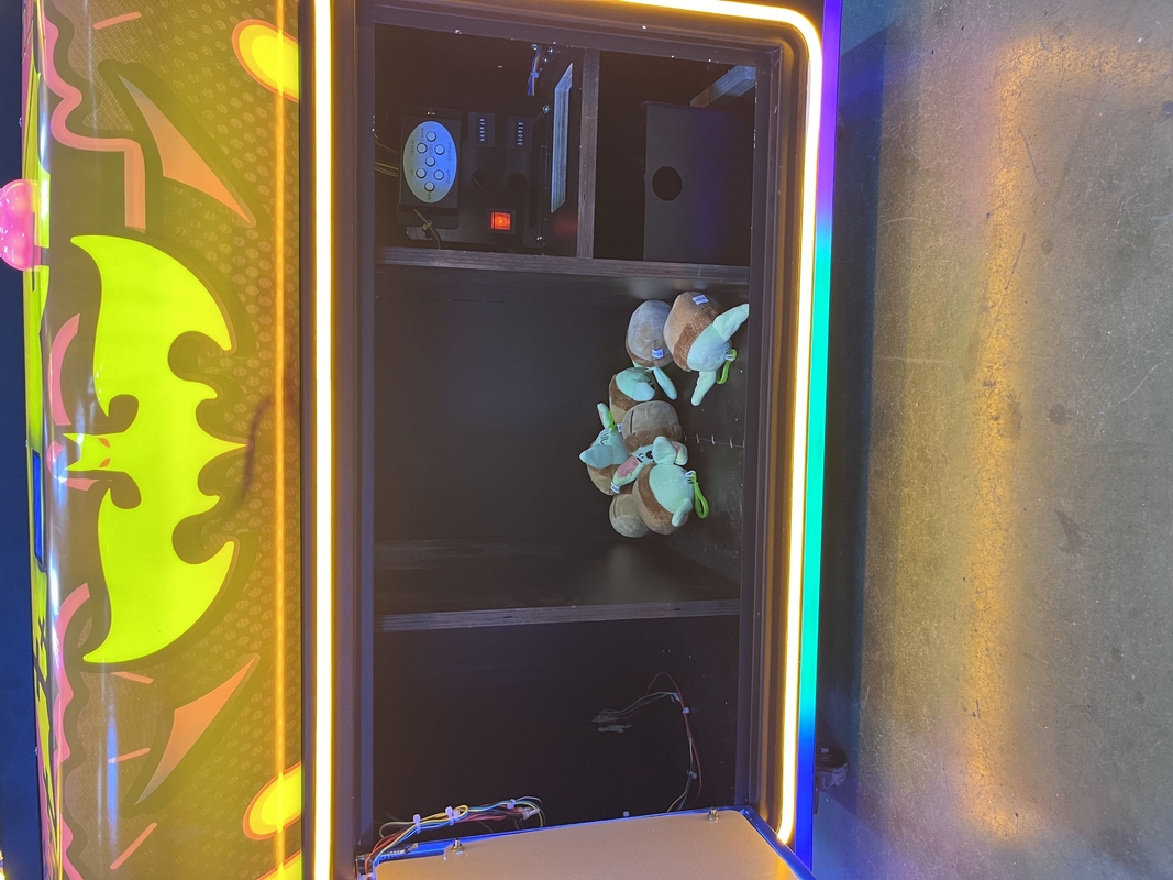 Dream Clips Coin Operated Gift Game With Controllable 60-Clip Clamp Vending Machine Snack Gift Machine