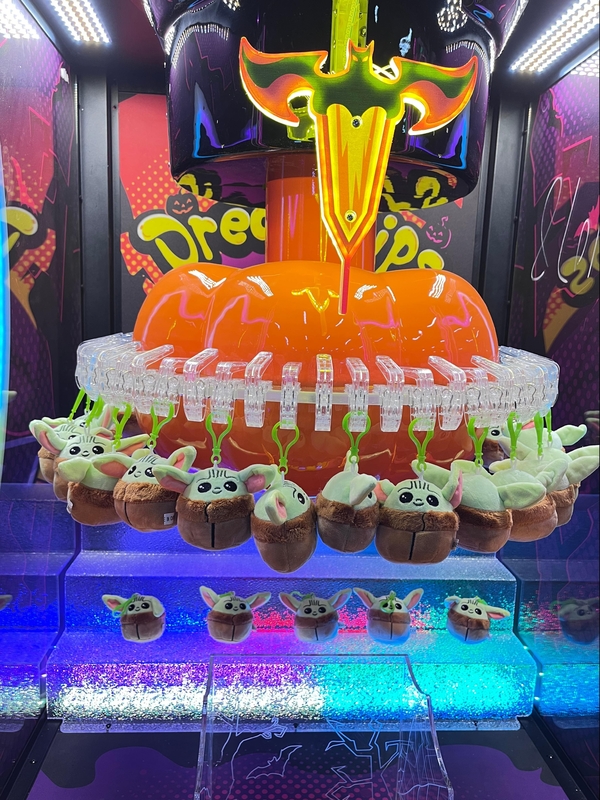Dream Clips Coin Operated Gift Game With Controllable 60-Clip Clamp Vending Machine Snack Gift Machine