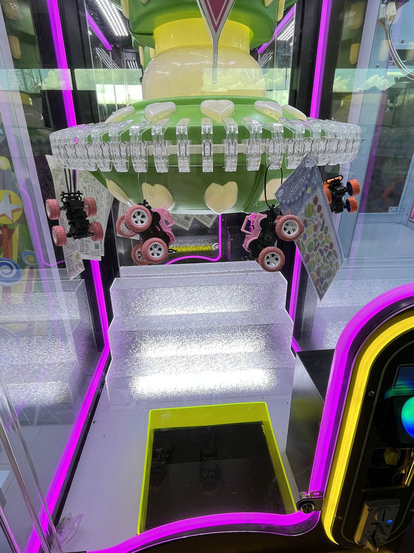 Hot 60 Clips Prize Machine Gift Vending Machine Prize Game Machine For Europe